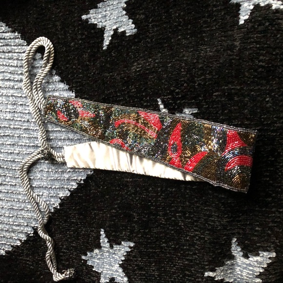 Heavily beaded embellished elegant belt - Picture 3 of 6